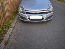 Grau Gebraucht 2004 Opel Astra Kombi | 1.100 €