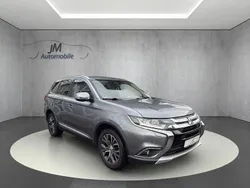 Grau Gebraucht 2017 Mitsubishi Outlander Top SUV | 11.990 €