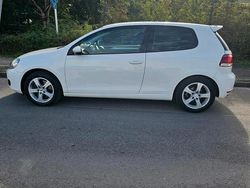 Weiß Gebraucht 2009 VW Golf VI Sport Coupé | 5.499 €