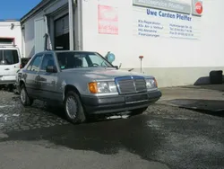 Silber Gebraucht 1987 Mercedes E230 Limousine | 5.900 €