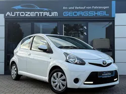 Solid white Gebraucht 2013 Toyota Aygo Cool Kleinwagen | 5.499 € (Fairer Preis)