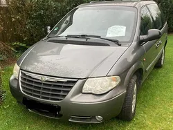 Grau Gebraucht 2008 Chrysler Voyager Van / Kleinbus | 2.590 € (Guter Preis)