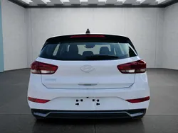 Weiß Neu 2025 Hyundai i30 Limousine | 19.799 € (Guter Preis)