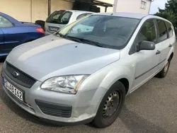 Silber Gebraucht 2006 Ford Focus Trend Kombi | 1.488 €