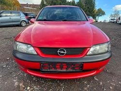 Rot Gebraucht 1999 Opel Vectra Comfort Limousine | 1.350 € (Etwas zu teuer)