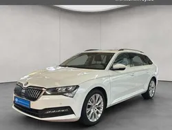 Weiß met. Gebraucht 2022 Skoda Superb Ambition Kombi | 20.590 € (Fairer Preis)