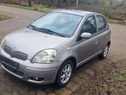 Grau Gebraucht 2005 Toyota Yaris Limousine | 2.980 € (Etwas zu teuer)