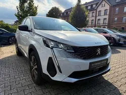 Lack weiss perlglänzend/metall Gebraucht 2023 Peugeot 3008 Allure SUV | 29.900 € (Teuer)