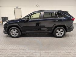 Farbe: Gebraucht 2022 Toyota RAV4 Hybrid SUV | 37.020 € (Etwas zu teuer)