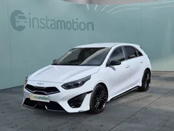 Weiß Gebraucht 2023 Kia Ceed GT GT-Line Limousine | 25.740 € (Fairer Preis)