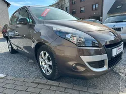 Braun Gebraucht 2011 Renault Scénic III Luxe Van / Kleinbus | 6.650 € (Etwas zu teuer)