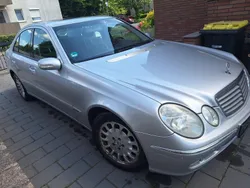 Silber Gebraucht 2003 Mercedes E320 Elegance Limousine | 2.000 € (Etwas zu teuer)