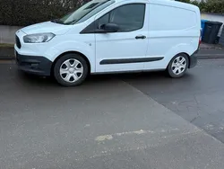 Weiß Gebraucht 2014 Ford Courier Van / Kleinbus | 6.000 €
