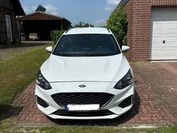 Weiß Gebraucht 2019 Ford Focus ST-Line Kombi | 14.900 € (Teuer)