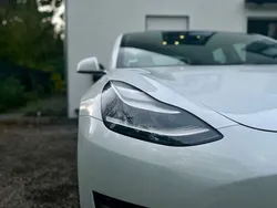 Weiß Gebraucht 2020 Tesla Model 3 Limousine | 22.000 € (Teuer)