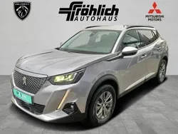 Silber artense silber metallic metallic Gebraucht 2022 Peugeot e-2008 Allure SUV | 18.990 € (Superpreis)