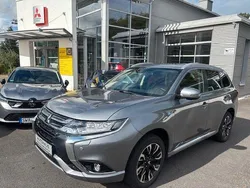 Grau Gebraucht 2018 Mitsubishi Outlander P-HEV Top SUV | 17.990 € (Guter Preis)