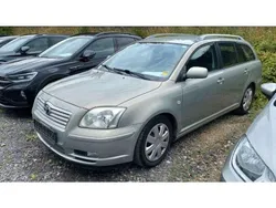 Grün Gebraucht 2003 Toyota Avensis Sol Kombi | 3.490 € (Etwas zu teuer)