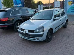 Silber Gebraucht 2002 Renault Clio II Kleinwagen | 1.200 €