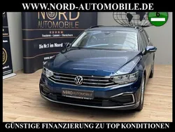 Aquamarinblau metallic (metallic) Gebraucht 2022 VW Passat GTE Kombi | 21.900 € (Guter Preis)