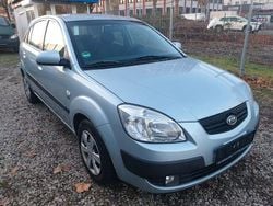 Silber Gebraucht 2006 Kia Rio Limousine | 1.699 € (Etwas zu teuer)