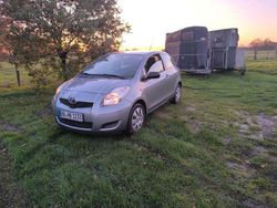 Silber Gebraucht 2012 Toyota Yaris Cool Kleinwagen | 4.300 € (Guter Preis)