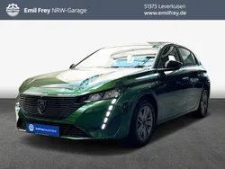 Olivine grün metallic Gebraucht 2024 Peugeot 308 Active Limousine | 19.950 €