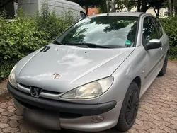 Silber Gebraucht 1999 Peugeot 206 Kleinwagen | 2.100 € (Teuer)