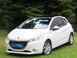 Weiß Gebraucht 2015 Peugeot 208 Style Kleinwagen | 6.950 € (Fairer Preis)