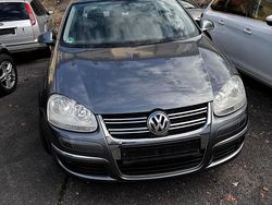 Silber Gebraucht 2005 VW Jetta Limousine | 2.800 € (Etwas zu teuer)