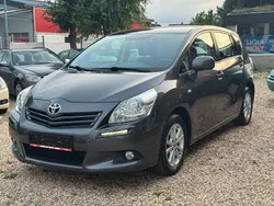 Grau Gebraucht 2010 Toyota Verso Edition Van / Kleinbus | 7.600 € (Fairer Preis)