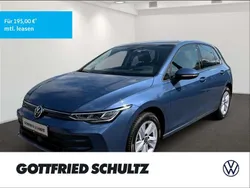 Blau Gebraucht 2024 VW Golf VIII Life Limousine | 22.910 € (Guter Preis)