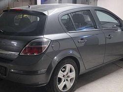 Grau Gebraucht 2009 Opel Astra Selection Limousine | 1.999 € (Fairer Preis)