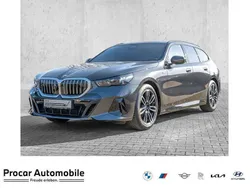 Grau Gebraucht 2024 BMW 520 M Sport Kombi | 49.490 €