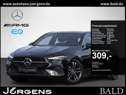 Metalliclack kosmosschwarz Gebraucht 2024 Mercedes A200 Advanced Limousine | 32.880 € (Etwas zu teuer)