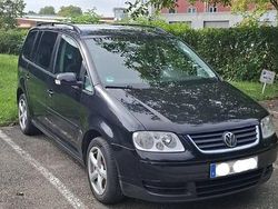 Schwarz Gebraucht 2006 VW Touran Van / Kleinbus | 2.500 € (Fairer Preis)