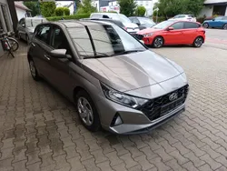 Grau Gebraucht 2022 Hyundai i20 Essential Limousine | 14.899 € (Guter Preis)