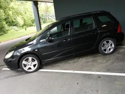 Schwarz Gebraucht 2004 Peugeot 307 Kombi | 1.555 €