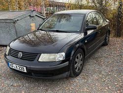 Schwarz Gebraucht 1998 VW Passat Basis Limousine | 2.000 € (Fairer Preis)