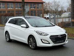 Weiß Gebraucht 2016 Hyundai i30 Kombi | 8.999 € (Guter Preis)