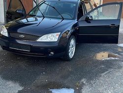 Schwarz Gebraucht 2001 Ford Mondeo Kombi | 1.950 €