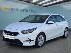 Weiß Gebraucht 2024 Kia Ceed Kleinwagen | 21.749 € (Guter Preis)