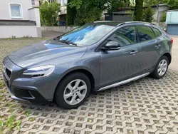 Grau Gebraucht 2019 Volvo V40 CC Plus Kombi | 14.950 € (Superpreis)