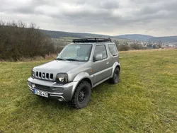 Grau Gebraucht 2010 Suzuki Jimny SUV | 10.999 € (Teuer)