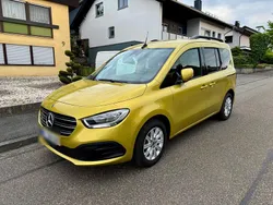 Gelb Gebraucht 2023 Mercedes T180 Style Van / Kleinbus | 27.500 € (Fairer Preis)