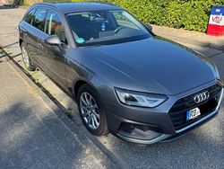 Grau Gebraucht 2019 Audi A4 Ambiente Kombi | 21.000 € (Fairer Preis)