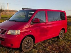 Rot Gebraucht 2006 VW Caravelle Van / Kleinbus | 9.999 €