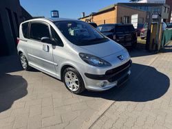 Grau Gebraucht 2009 Peugeot 1007 Premium Van / Kleinbus | 2.690 €