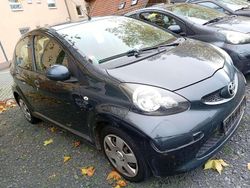 Grau Gebraucht 2008 Toyota Aygo City Kleinwagen | 950 € (Superpreis)