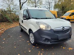 Weiß Gebraucht 2017 Opel Combo Selection Van / Kleinbus | 6.290 € (Guter Preis)